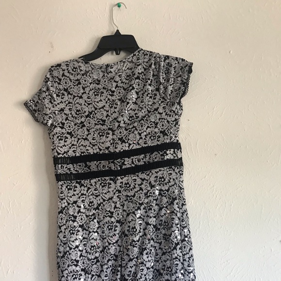 Scarlet Petite Lace Dress - Picture 4 of 8